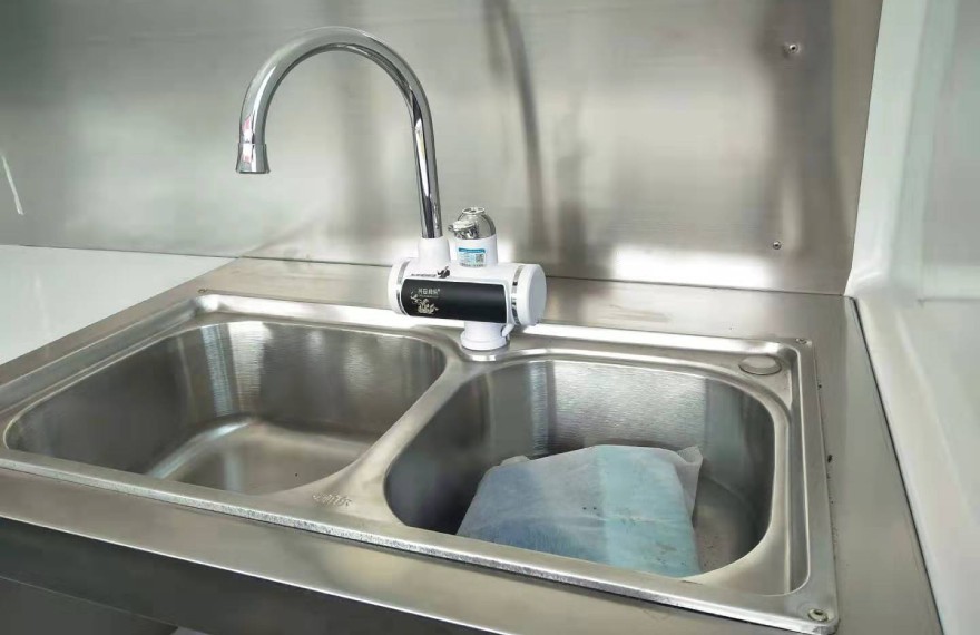 2 compartment water sink in the food trailer